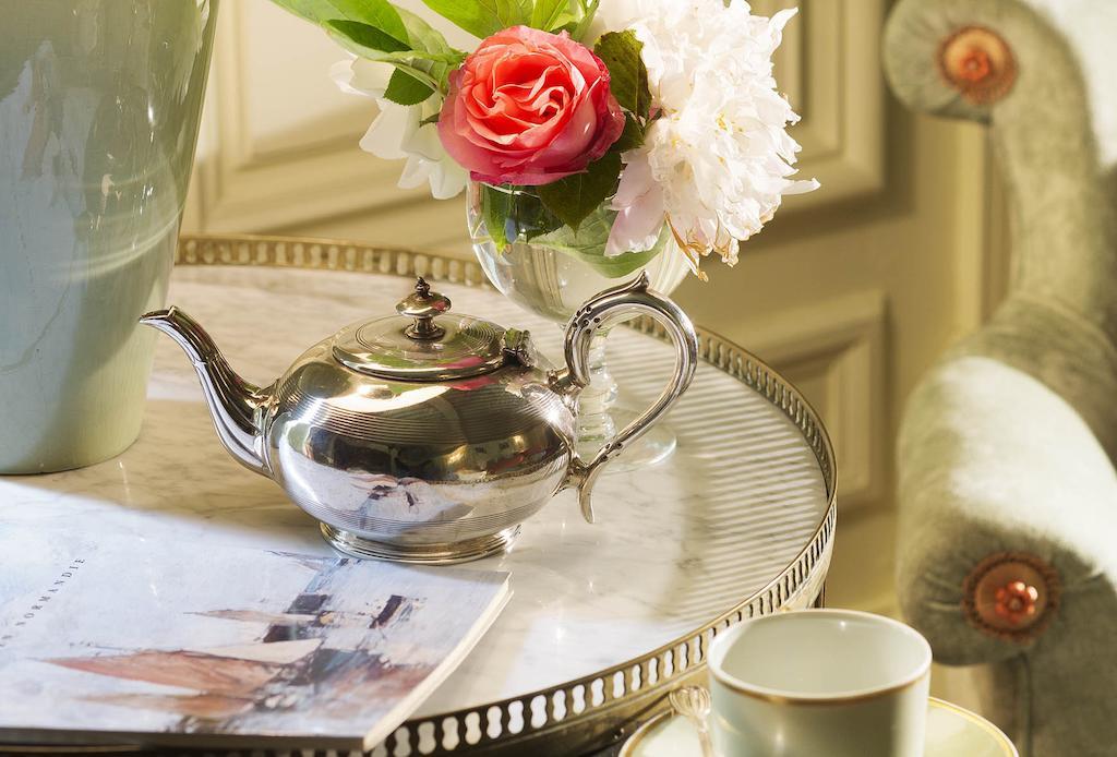 Chateau De Beneauville Bed & Breakfast Petiville  Ruang foto