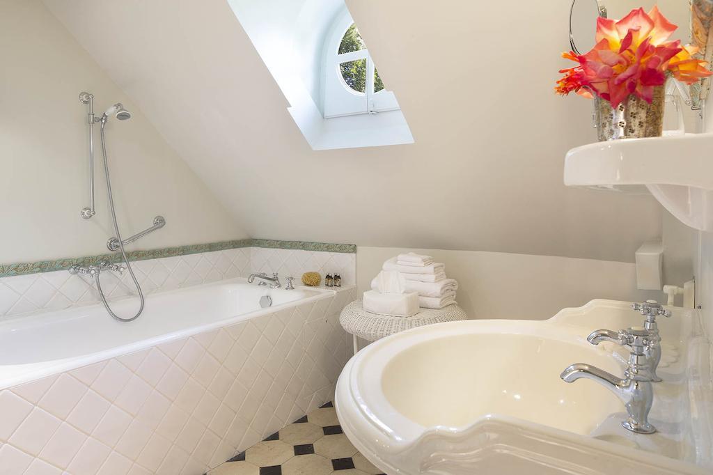 Chateau De Beneauville Bed & Breakfast Petiville  Ruang foto