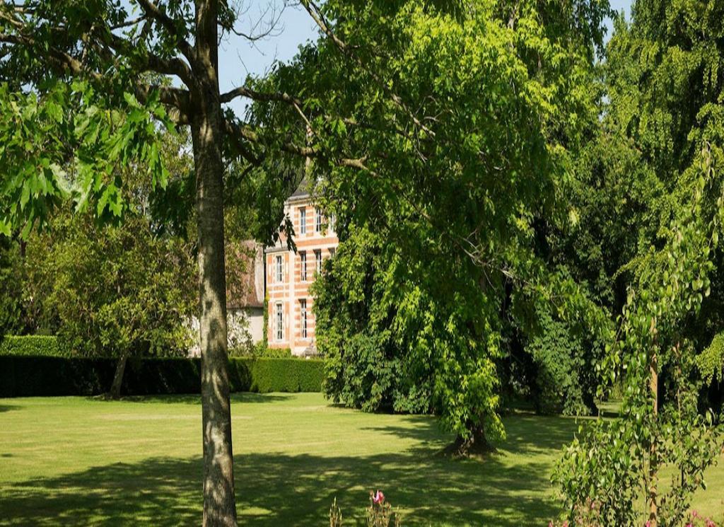Chateau De Beneauville Bed & Breakfast Petiville  Bagian luar foto