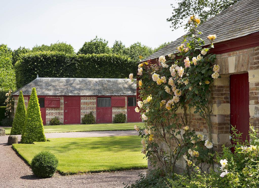 Chateau De Beneauville Bed & Breakfast Petiville  Bagian luar foto